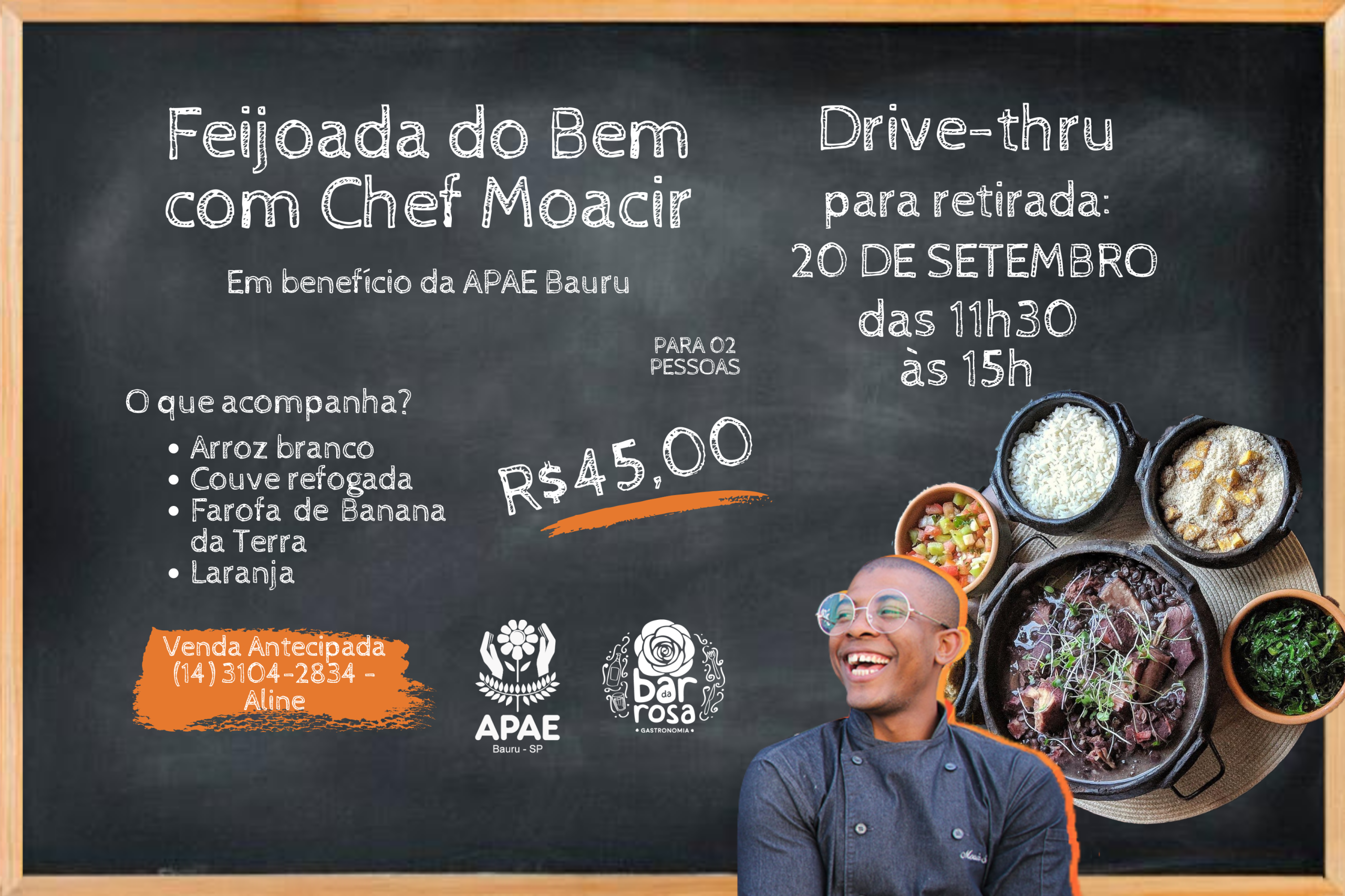 imagem com fundo de lousa com os escritos: Feijoada do Bem com Chef Moacir; em baixo: Em benefício da APAE Bauru; ao lado: Drive-thru, para retirada: 20 de setembro, das 11h30 às 15h; em baixo: O que acompanha? Arroz branco, couve refogada, farofa de banana da terra e laranja; Venda antecipada: (14) 3104-2834 - Aline; R$45,00 para 02 pessoas; No canto inferior esquerdo: a logo da APAE Bauru e logo do Bar da Rosa